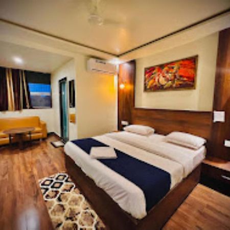 Hotel Parth Sitapur Muafi Exterior photo