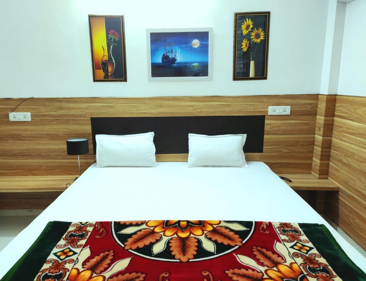 Hotel Parth Sitapur Muafi Exterior photo