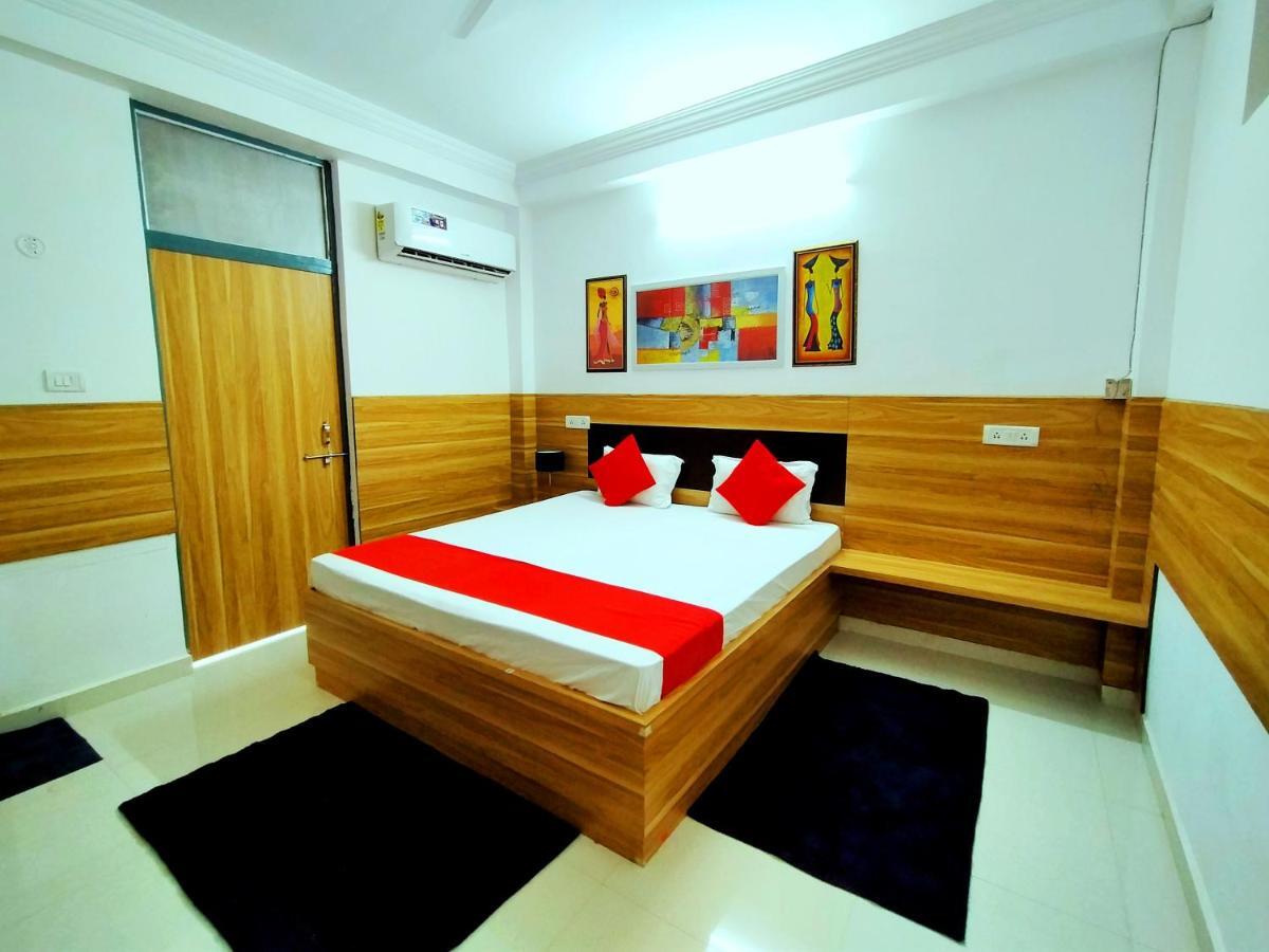 Hotel Parth Sitapur Muafi Exterior photo