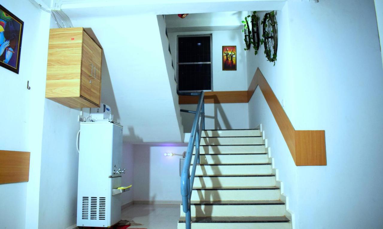 Hotel Parth Sitapur Muafi Exterior photo